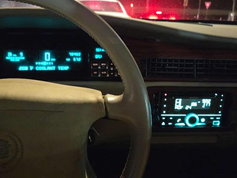 Used 1995 Cadillac De Ville Sedan image 8