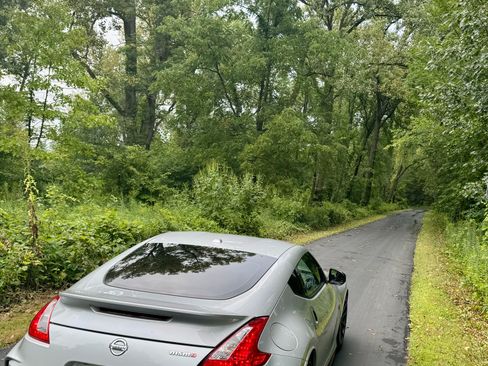 Used 2015 Nissan 370Z NISMO RWD image 2