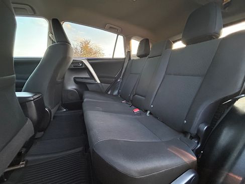 Used 2015 Toyota RAV4 LE image 17