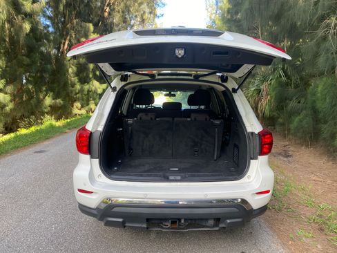 Used 2019 Nissan Pathfinder S image 21
