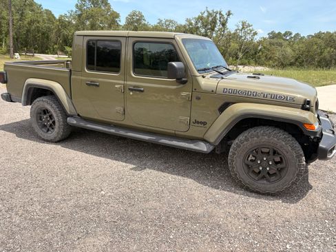 Used 2025 Jeep Gladiator Sport AWD/4WD image 2