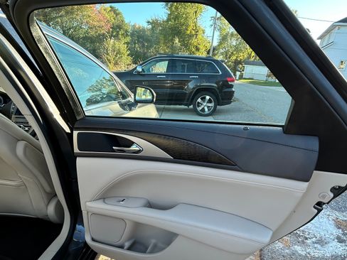 Used 2019 Lincoln MKZ Reserve image 23