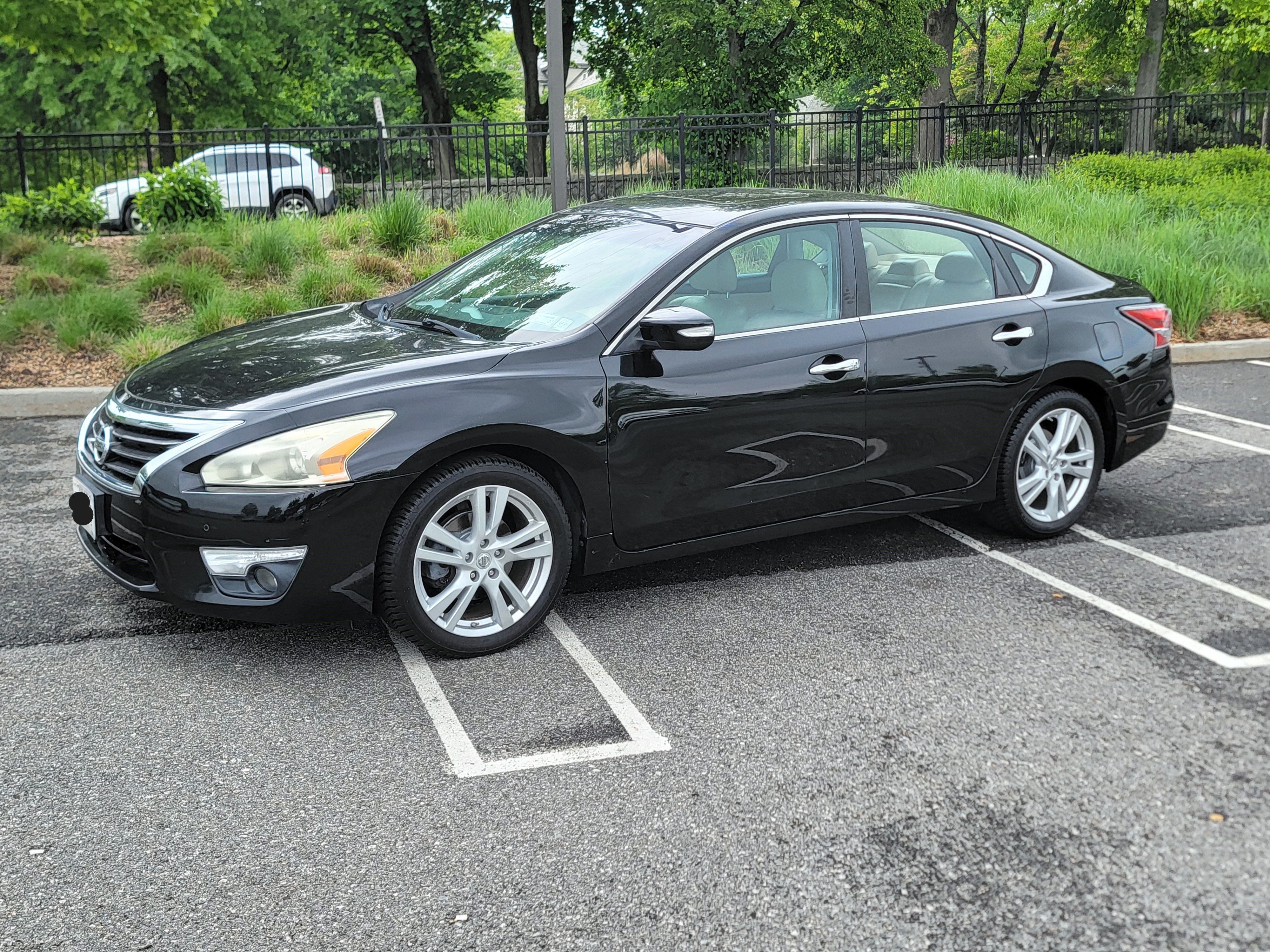 Used 2015 Nissan Altima 3.5 SL FWD image 4