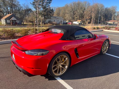 Used 2021 Porsche 718 Boxster Spyder image 12