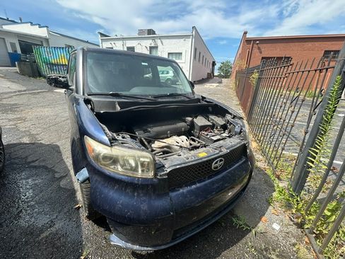 Used 2008 Scion xB FWD image 4
