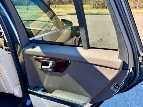 Used 2013 Mercedes-Benz GLK 350 2WD image 28