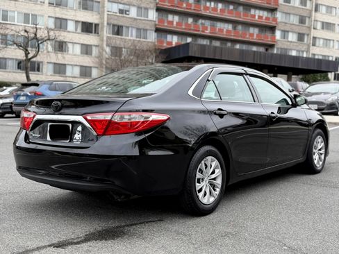 Used 2015 Toyota Camry LE image 9