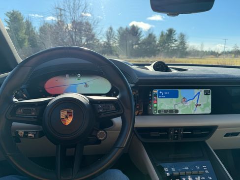 Used 2024 Porsche Macan 4 Electric image 27