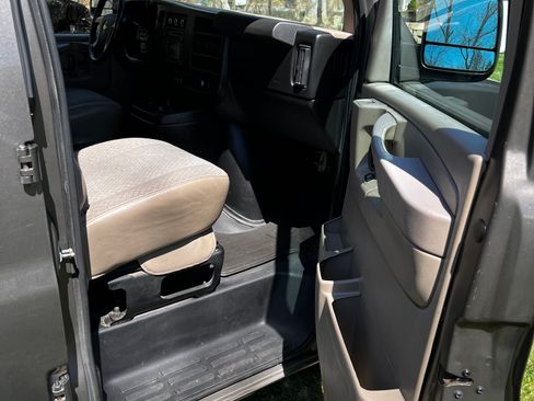 Used 2014 Chevrolet Express 1500 LT w/ LT Preferred Equipment Group image 15