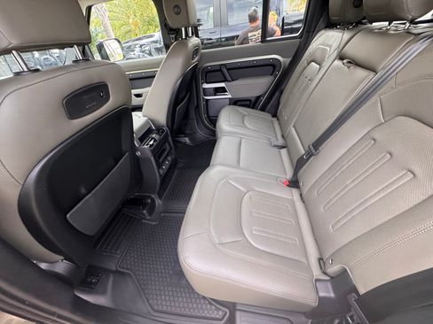 Used 2022 Land Rover Defender 110 S image 6