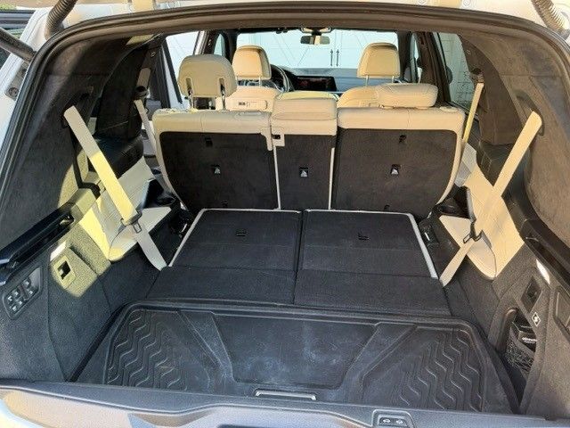 Used 2022 BMW X7 M50i w/ Dynamic Handling Package AWD/4WD image 16
