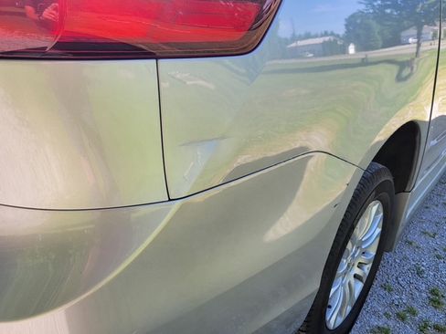 Used 2015 Toyota Sienna XLE w/ XLE Navigation Package FWD image 9