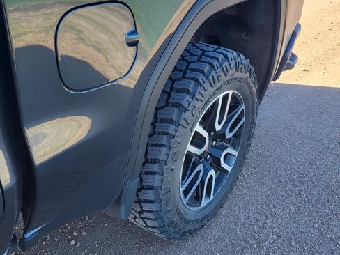 Used 2022 GMC Sierra 1500 AT4 w/ AT4 Premium Package AWD/4WD image 4