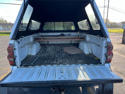 Used 2006 Chevrolet Silverado 2500 LT w/ Heavy-Duty Power Package image 9