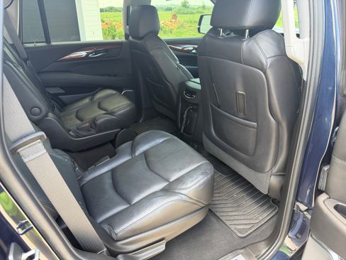 Used 2019 Cadillac Escalade Premium Luxury AWD/4WD image 22