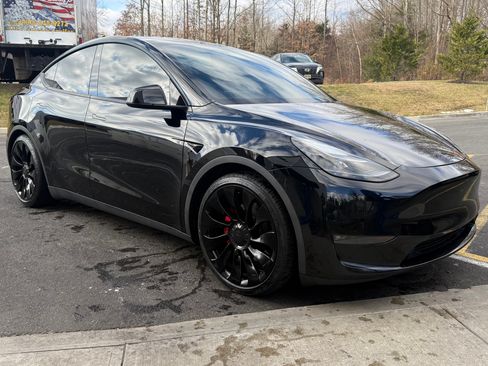 Used 2023 Tesla Model Y Performance image 4