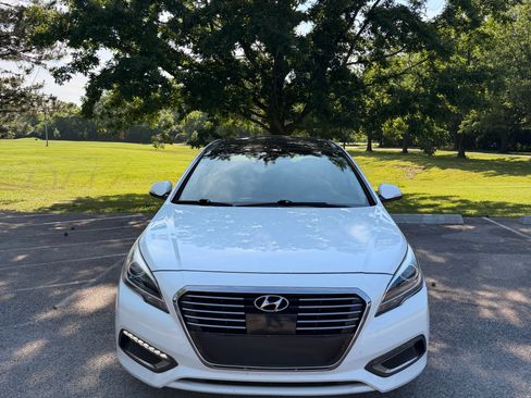 Used 2016 Hyundai Sonata Limited w/ Option Group 02 FWD image 2