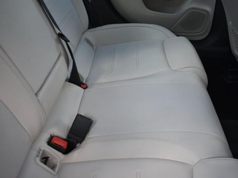 Used 2020 Mercedes-Benz CLA 250 4MATIC w/ Premium Package image 16