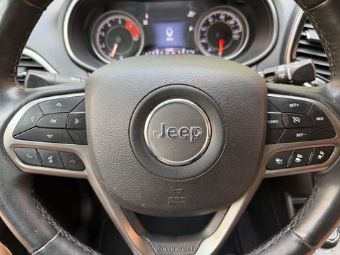 Used 2019 Jeep Cherokee Limited w/ Luxury Group AWD/4WD image 23