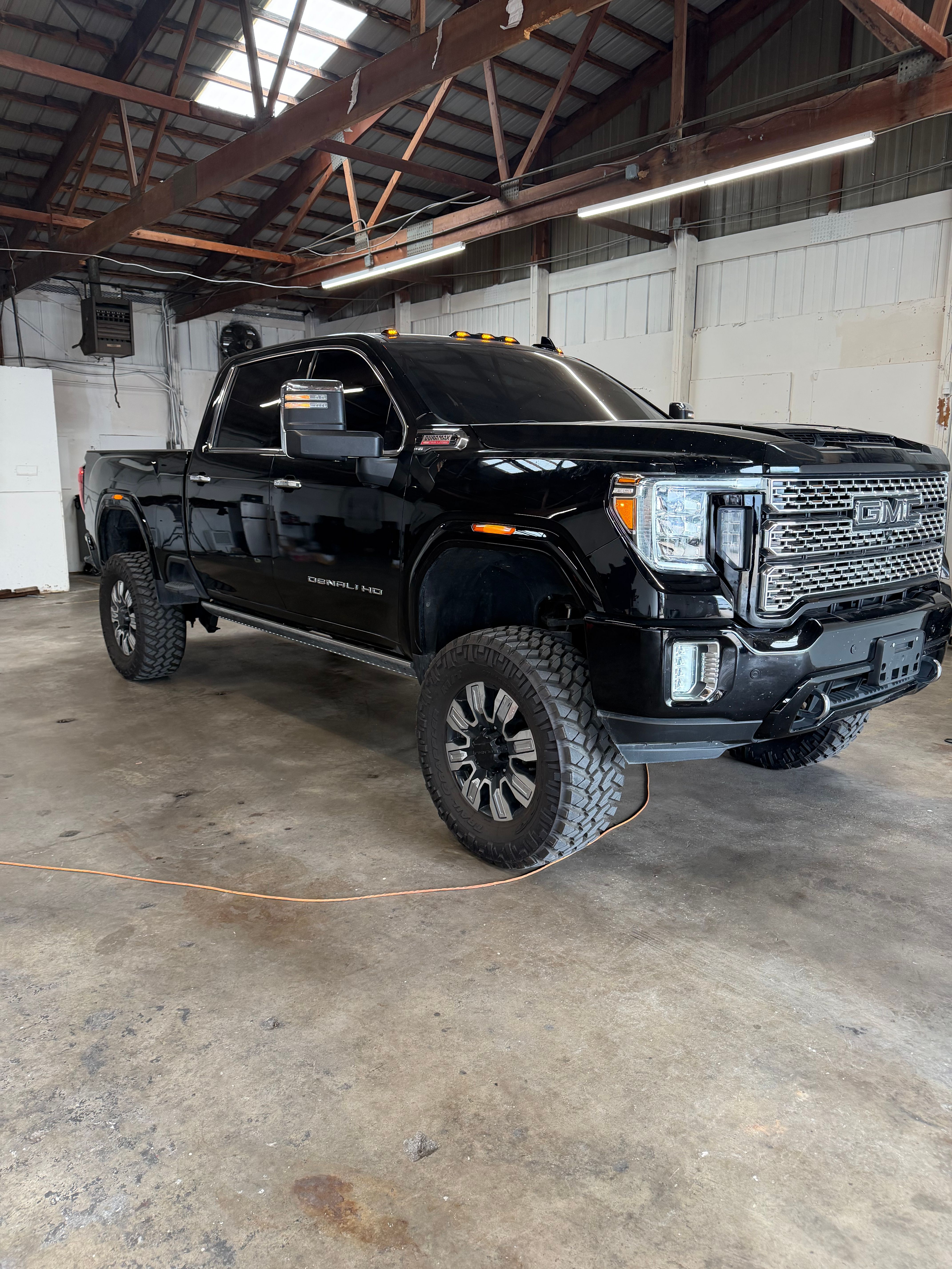 Used 2022 GMC Sierra 2500 Denali w/ Denali Ultimate Package AWD/4WD image 2