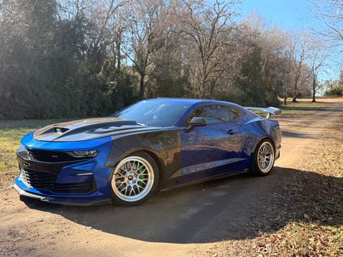 Used 2019 Chevrolet Camaro SS image 6
