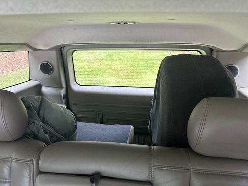 Used 2003 HUMMER H2 Luxury w/ Preferred Equipment Group image 12