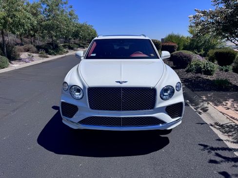 Used 2021 Bentley Bentayga image 5
