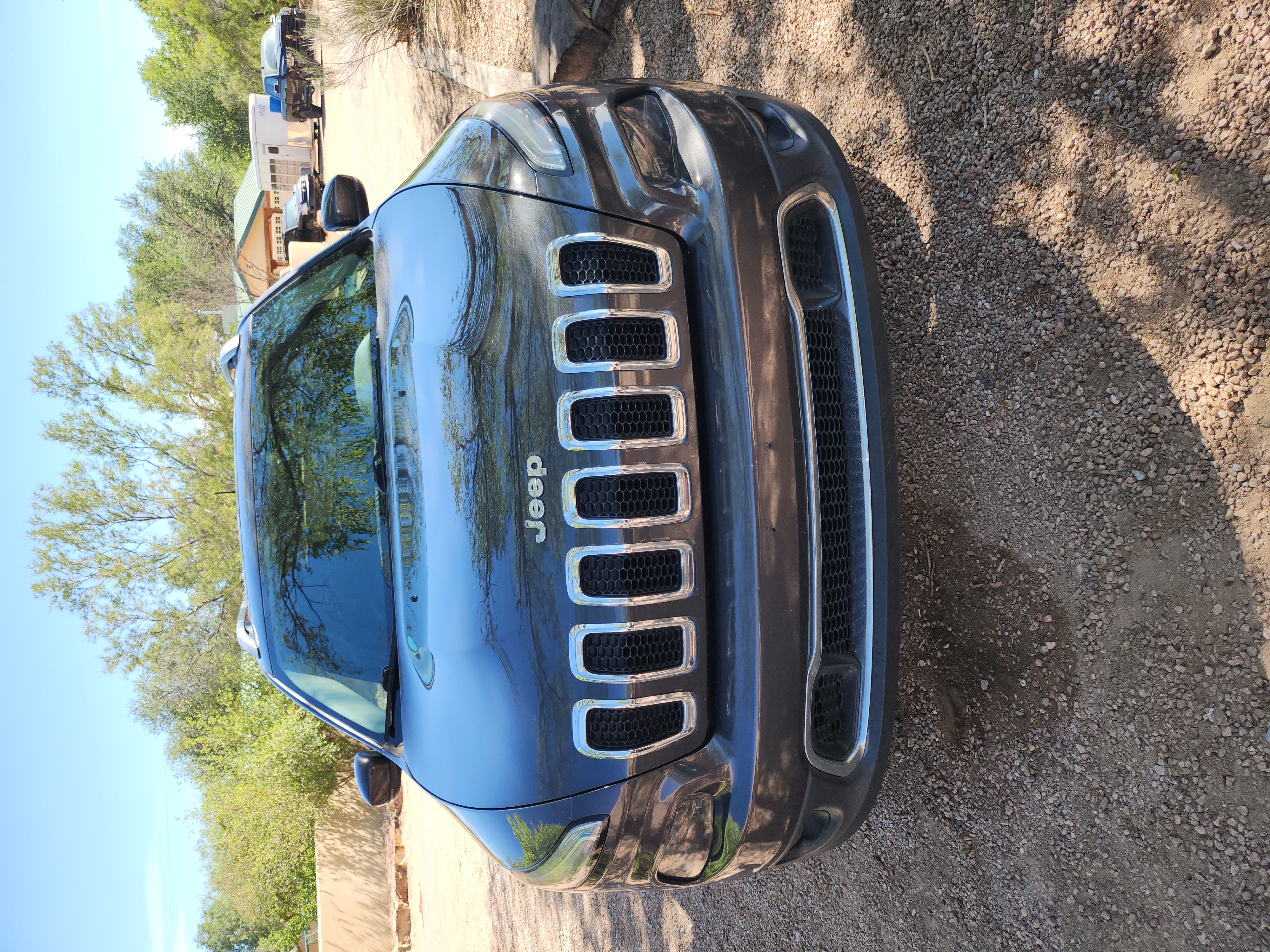 Used 2016 Jeep Cherokee Limited AWD/4WD image 2