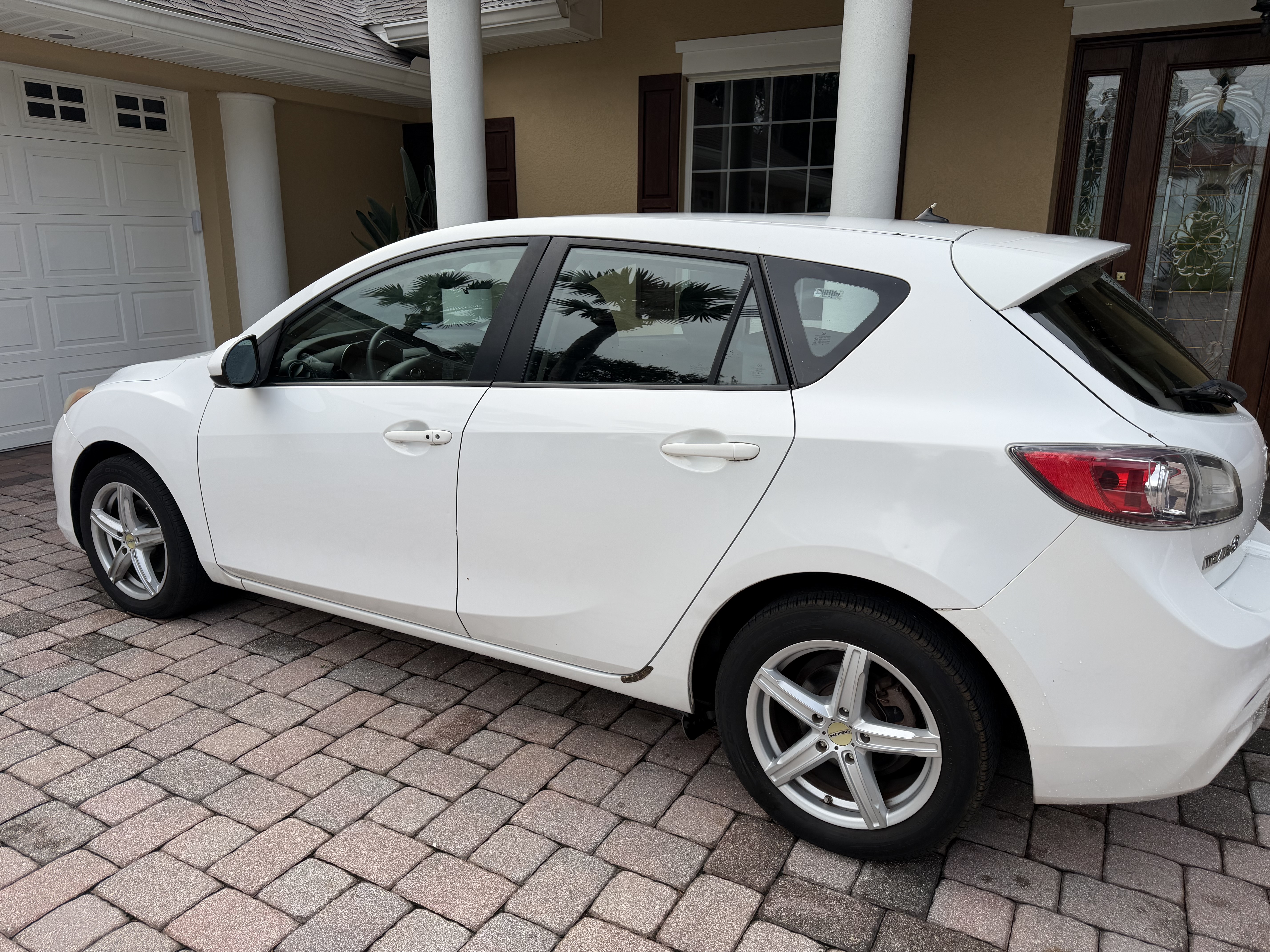 Used 2013 MAZDA MAZDA3 i Touring FWD image 1