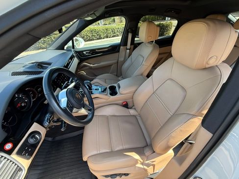 Used 2022 Porsche Cayenne Platinum Edition AWD/4WD image 9