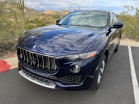 Used 2017 Maserati Levante w/ Luxury Package image 10