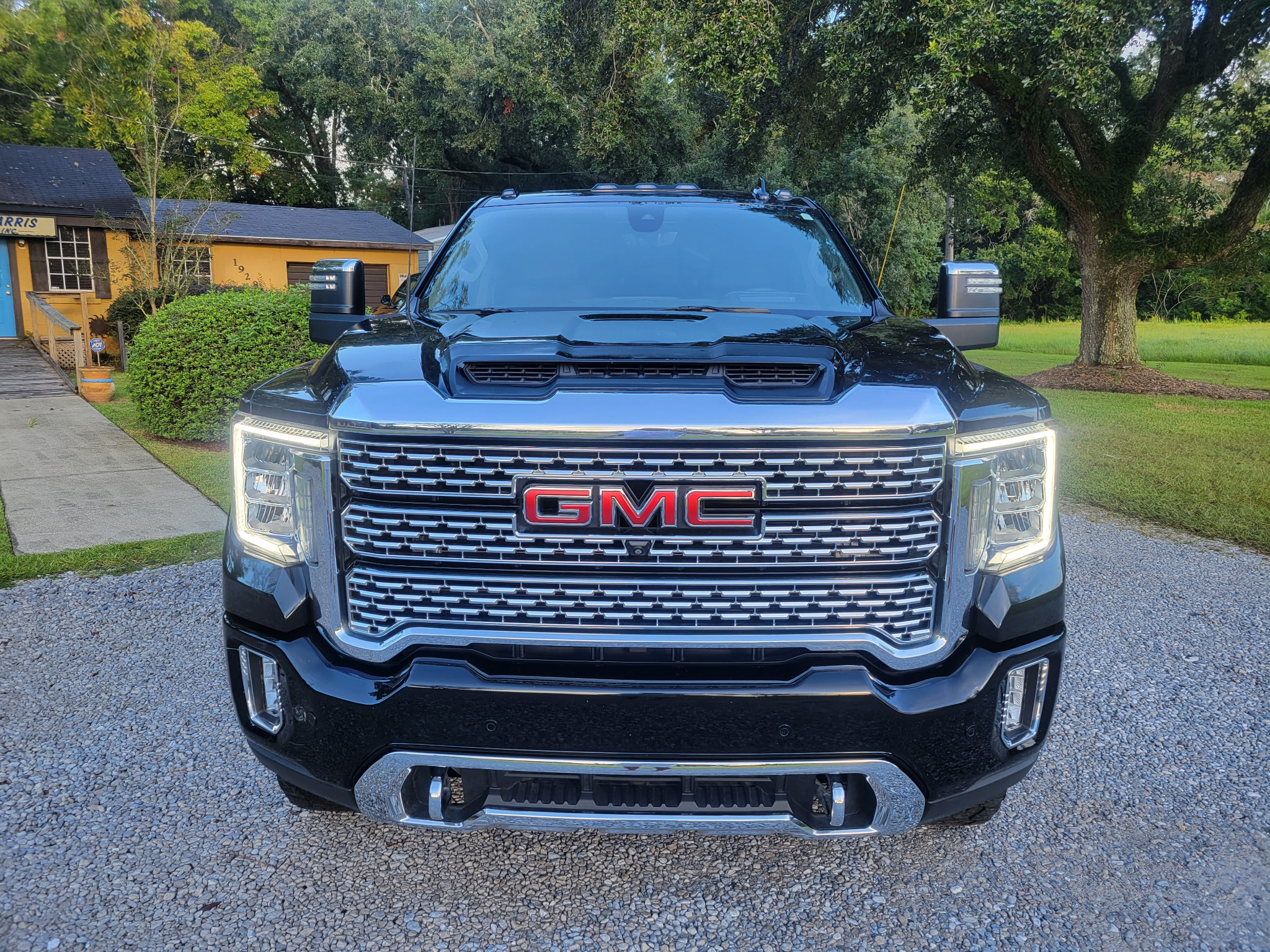 Used 2023 GMC Sierra 2500 Denali w/ Denali Black Diamond Edition AWD/4WD image 4