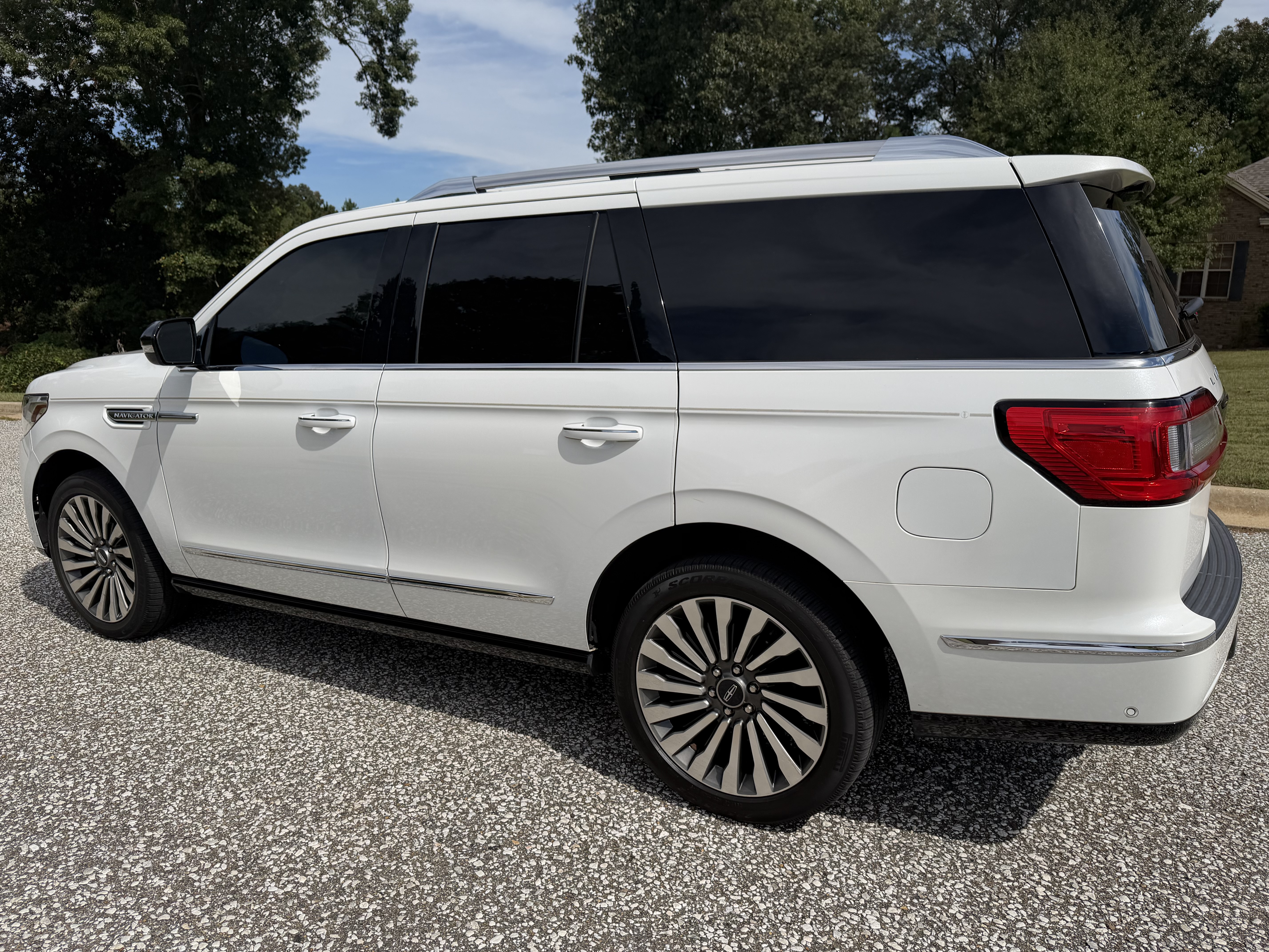 Used 2020 Lincoln Navigator Reserve w/ Luxury Package AWD/4WD image 9