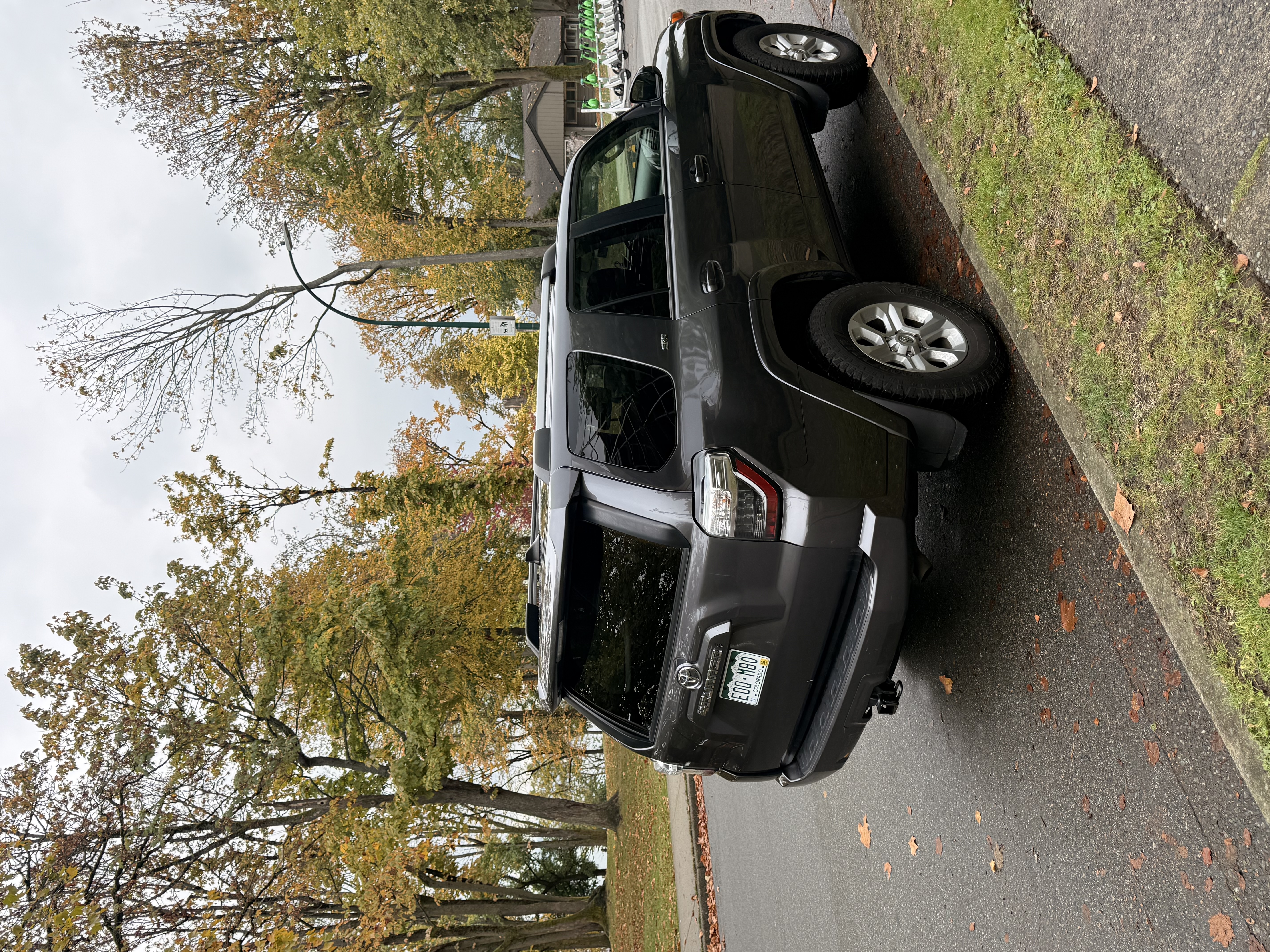 Used 2023 Toyota 4Runner SR5 AWD/4WD image 10