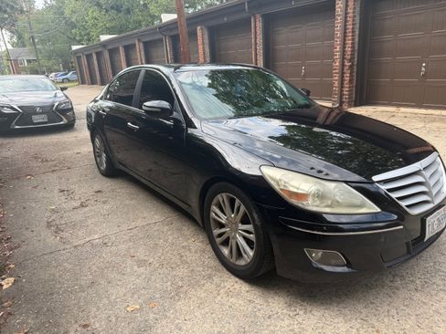Used 2011 Hyundai Genesis 3.8 w/ Technology Pkg 4 RWD image 4