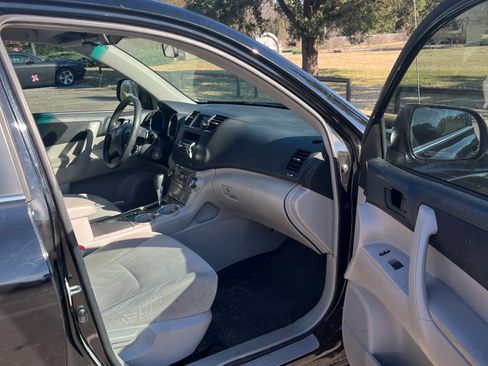 Used 2011 Toyota Highlander 4WD image 12