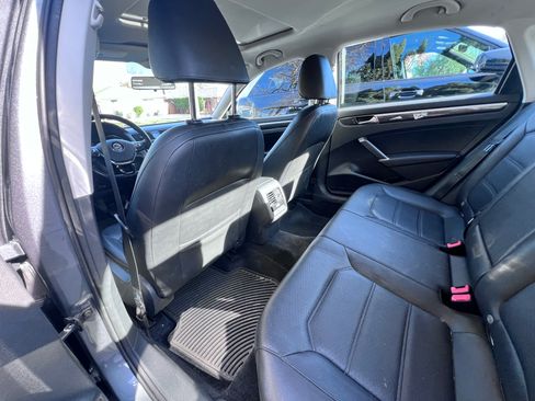 Used 2017 Volkswagen Passat 1.8T SE image 12