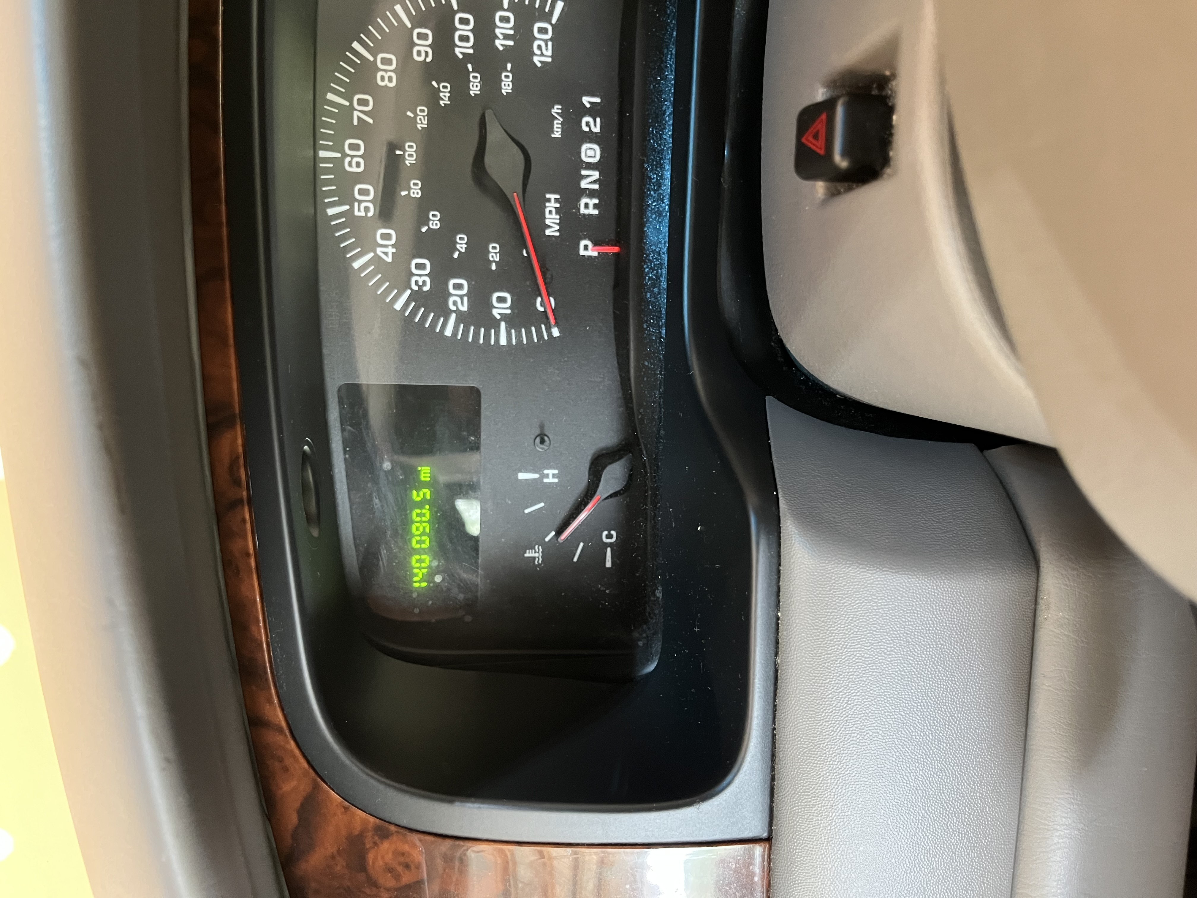 Used 2000 Lincoln Town Car Executive RWD image 9
