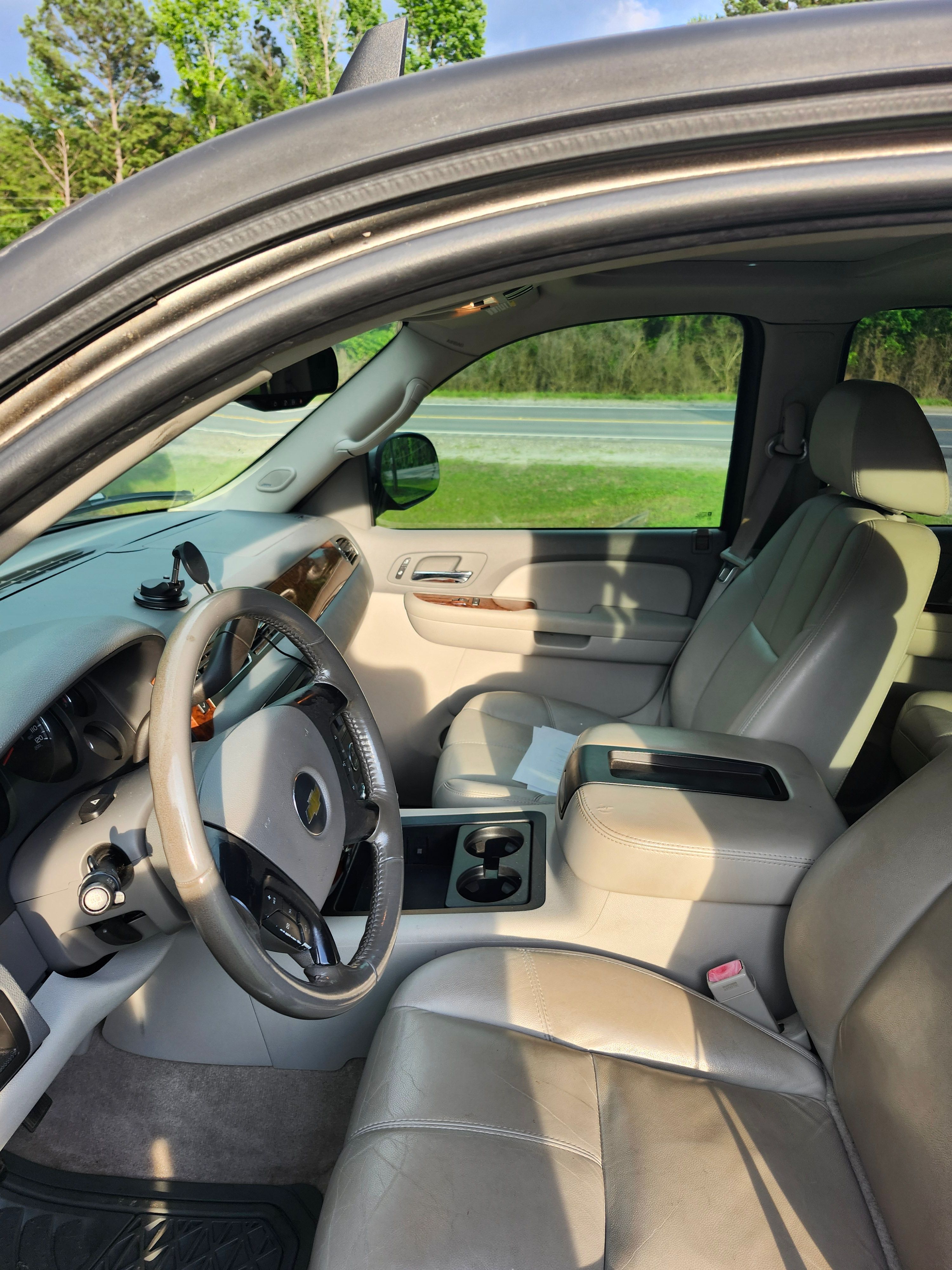 Used 2007 Chevrolet Tahoe LTZ w/ LTZ Preferred Equipment Group RWD image 14