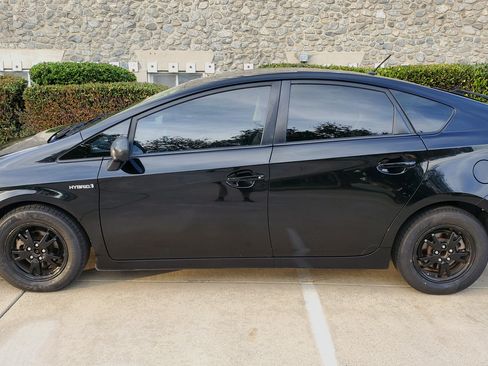 Used 2015 Toyota Prius One image 9
