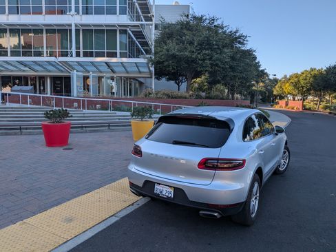 Used 2018 Porsche Macan Sport Edition image 11