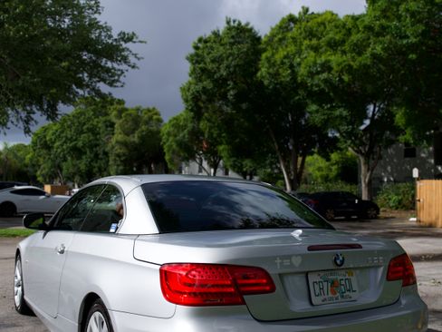 Used 2011 BMW 328i Convertible image 10