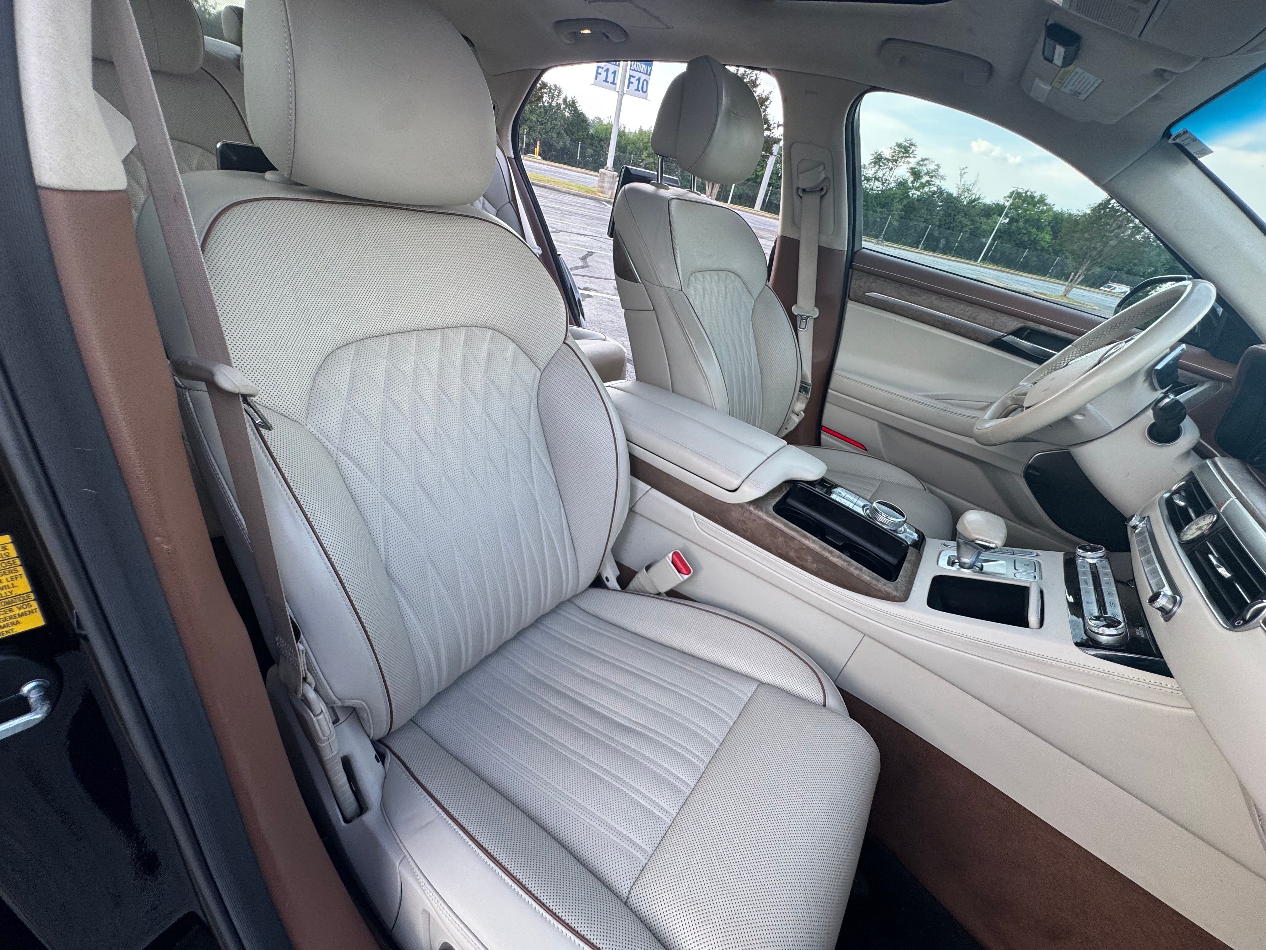 Used 2022 Genesis G90 5.0 Ultimate RWD image 23