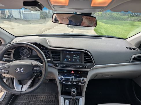 Used 2020 Hyundai Elantra SEL image 16