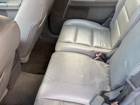 Used 2006 Ford Freestyle SE image 2