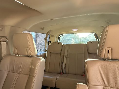 Used 2017 Lincoln Navigator L Reserve image 11
