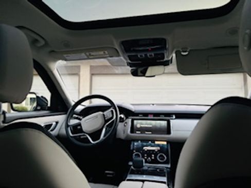 Used 2022 Land Rover Range Rover Velar R-Dynamic S image 17