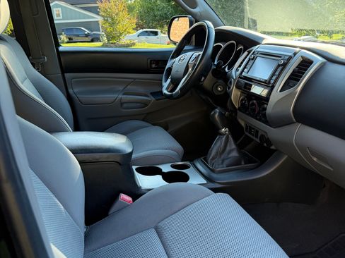 Used 2015 Toyota Tacoma 4x4 Double Cab w/ TRD Sport Package image 11