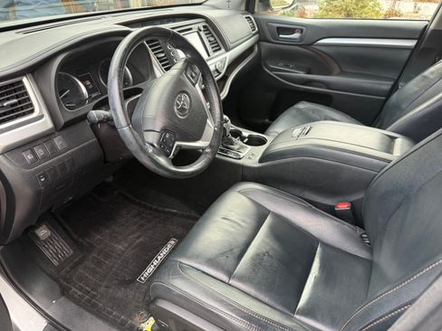 Used 2017 Toyota Highlander XLE image 6