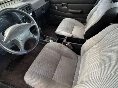 Used 1994 Nissan Pickup XE image 19